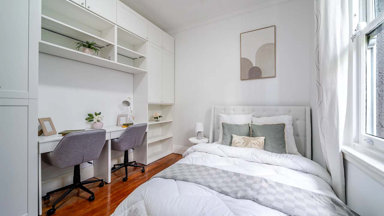 Furnished room in a share house