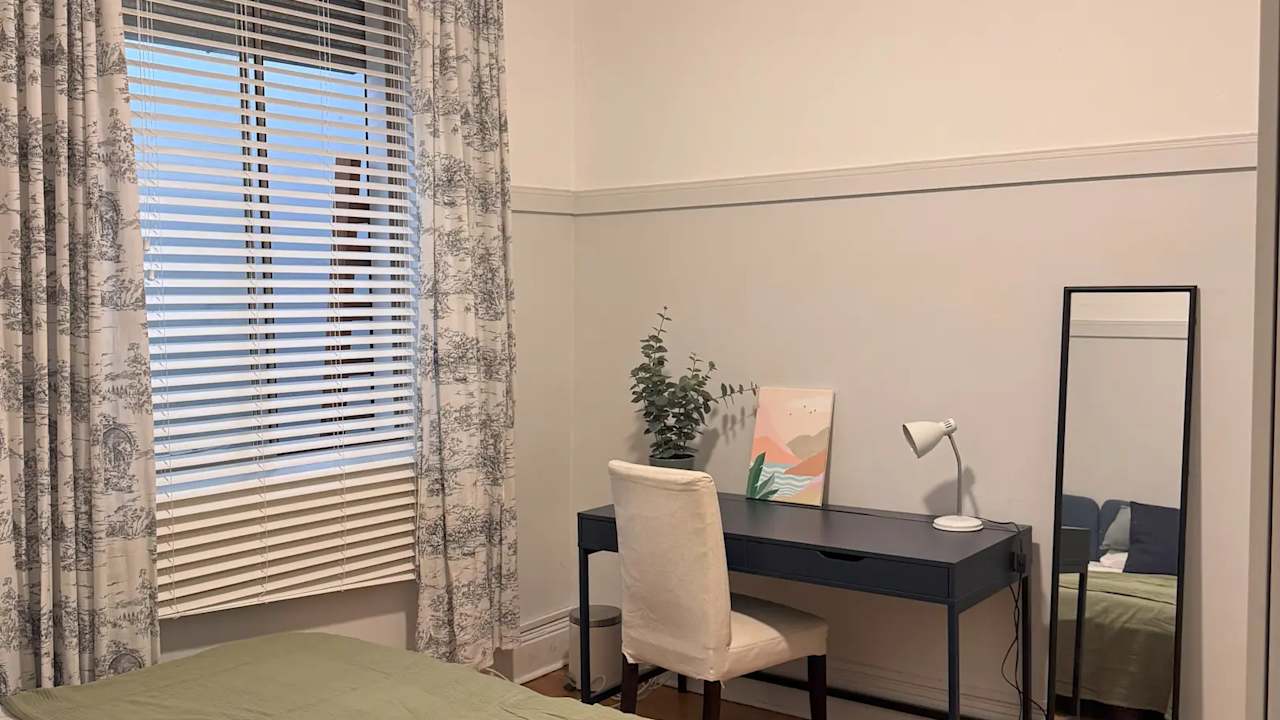 Furnished room in a share house