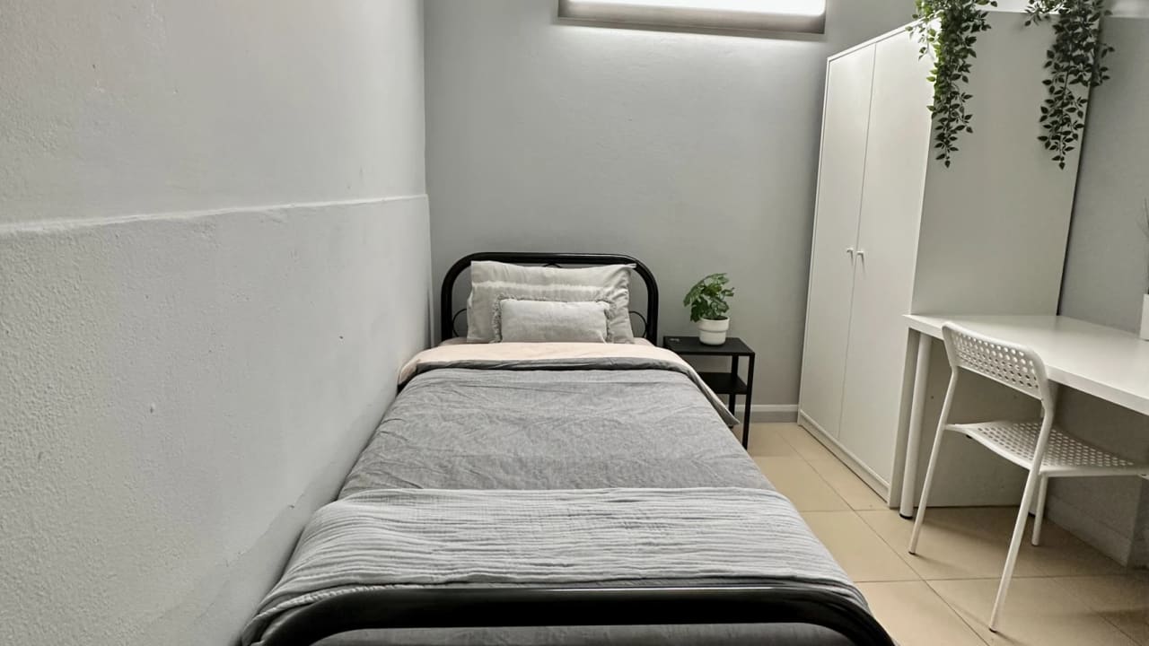 Furnished room in a share house