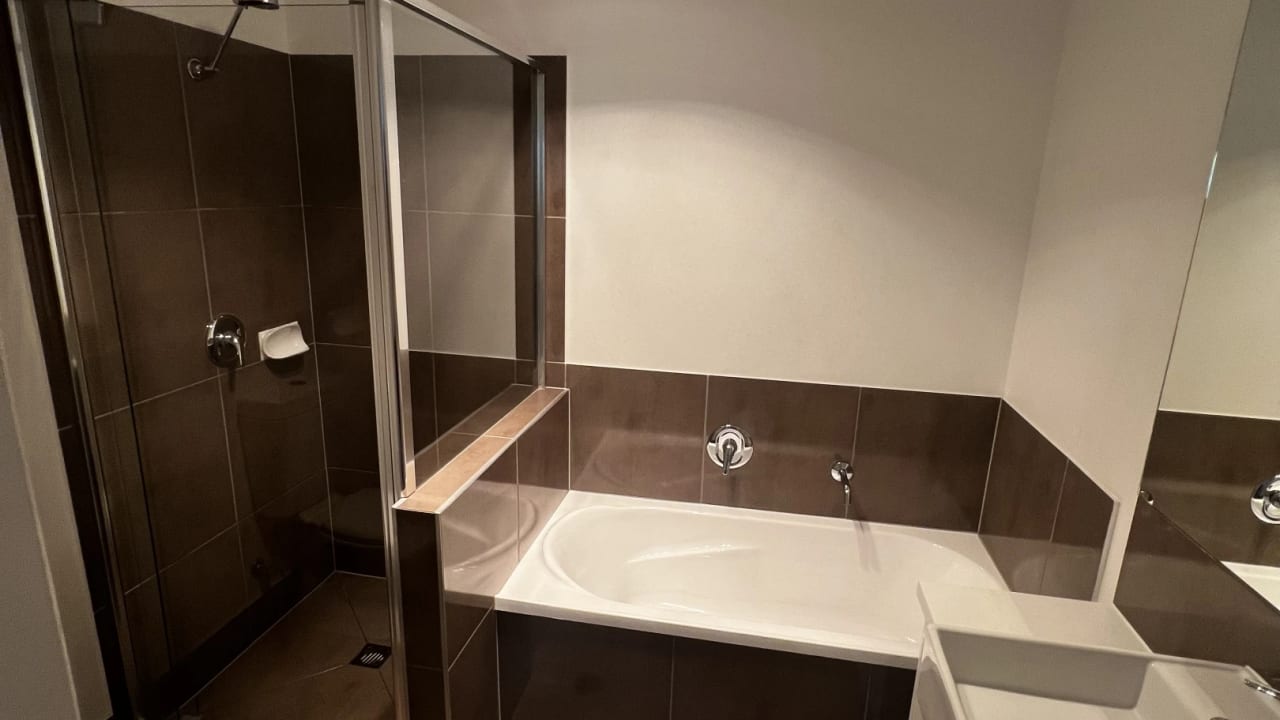 Whole property with 1 room for rent