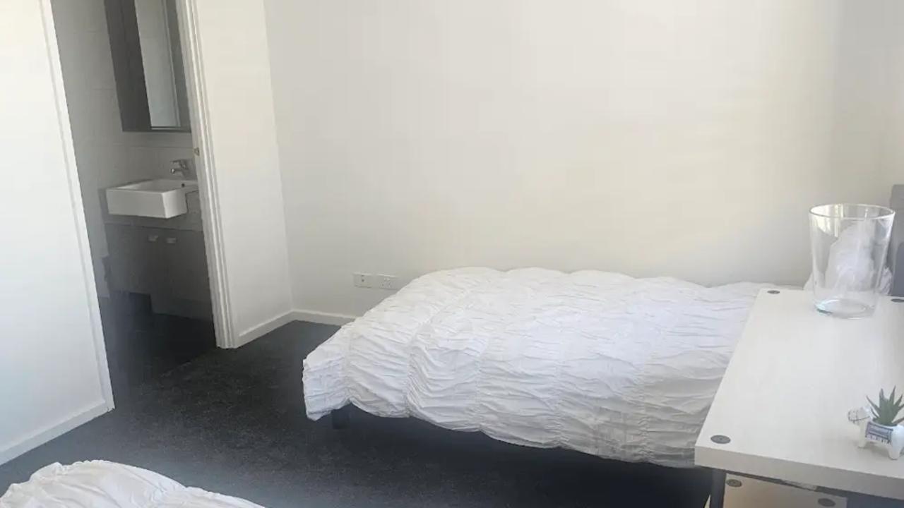 Furnished room with ensuite in a flatshare