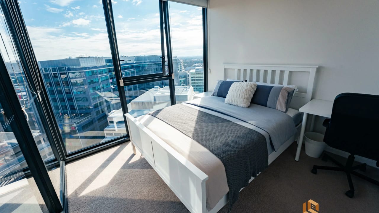Furnished room with ensuite in a flatshare