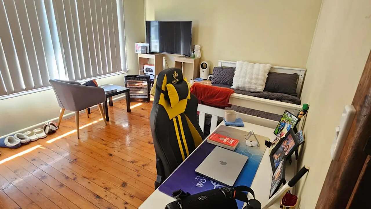 Furnished room in a share house