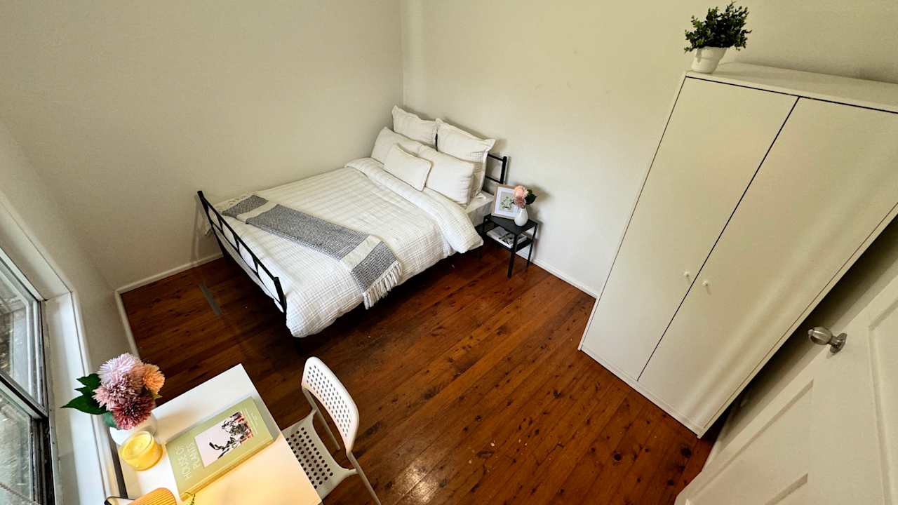 Furnished room in a flatshare