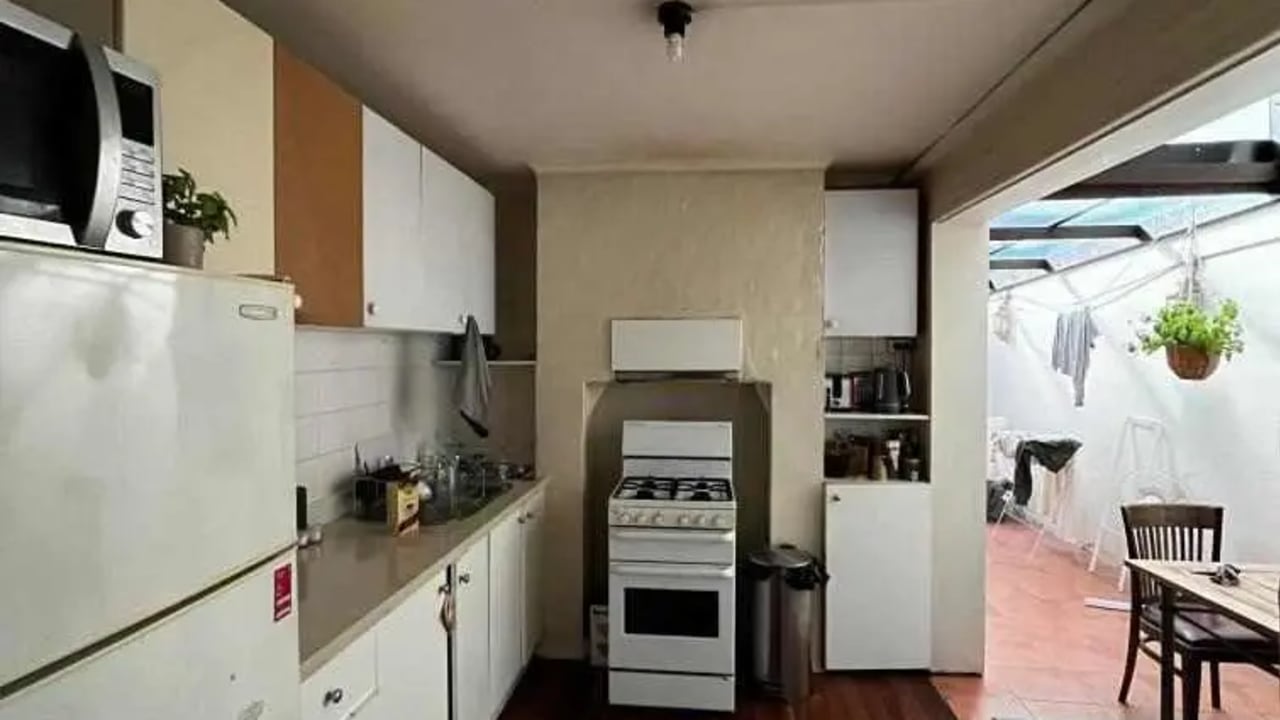 Room in a share house