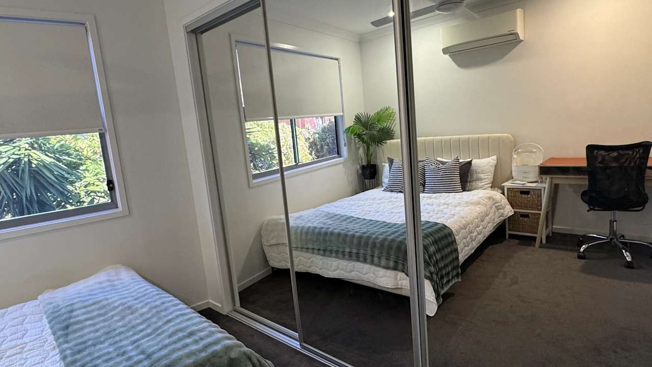Furnished room in a flatshare