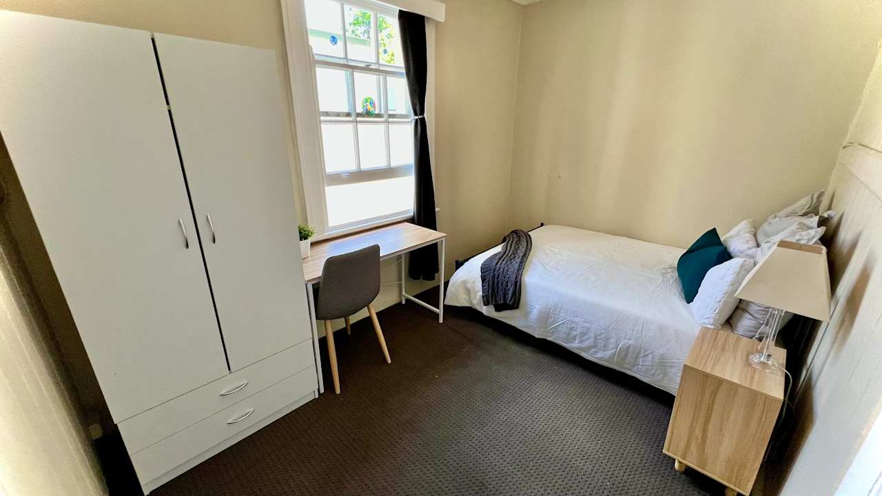 Room in a share house