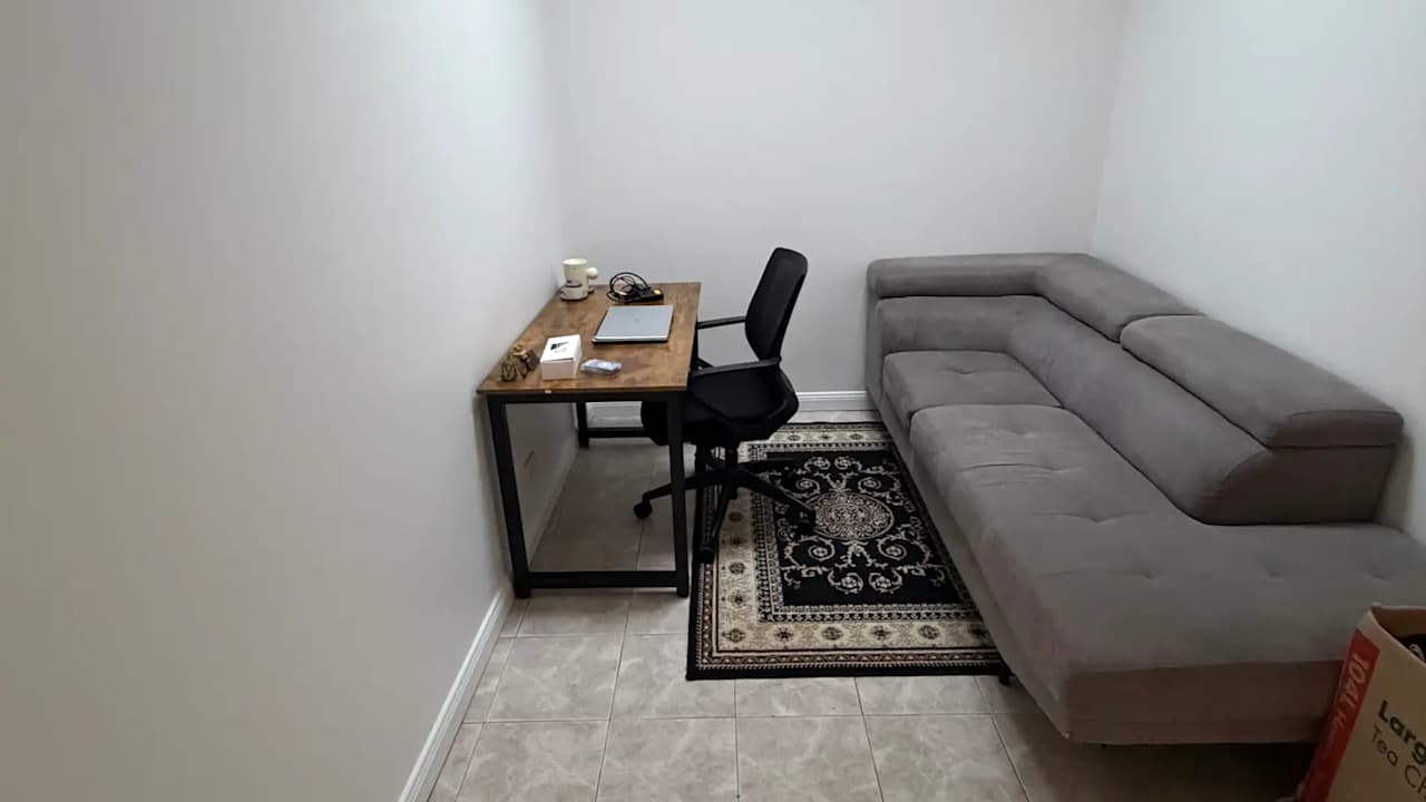 Furnished room in a share house