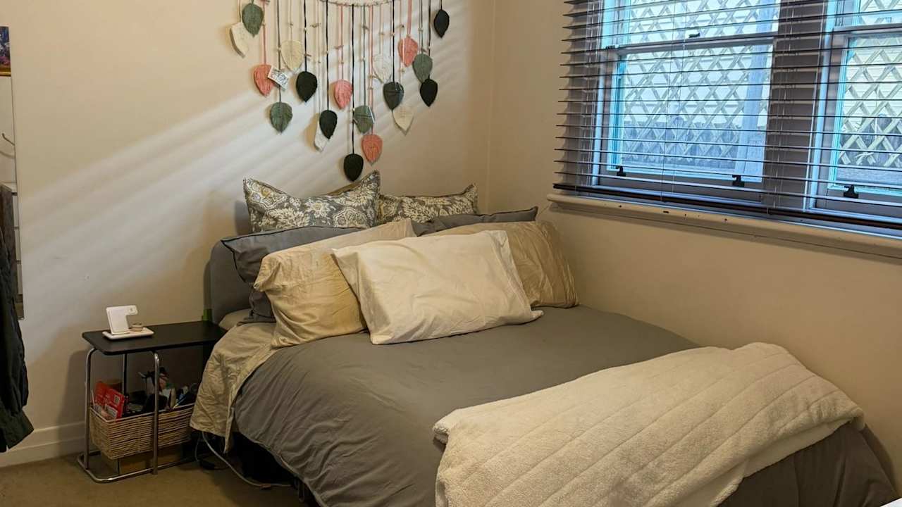 Room in a share house