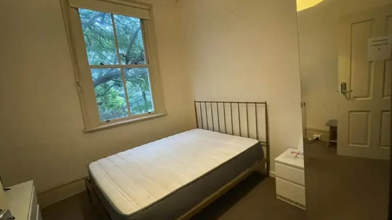 Furnished room in a share house
