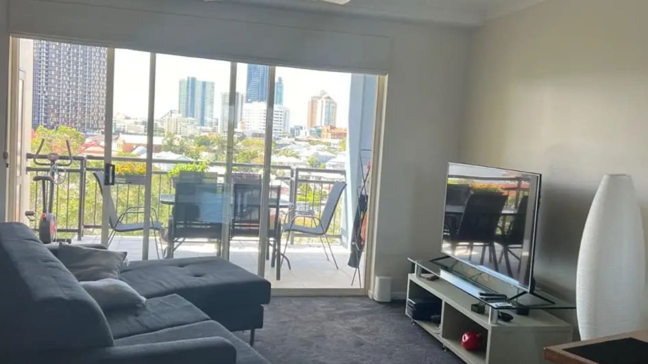 Furnished room with ensuite in a flatshare