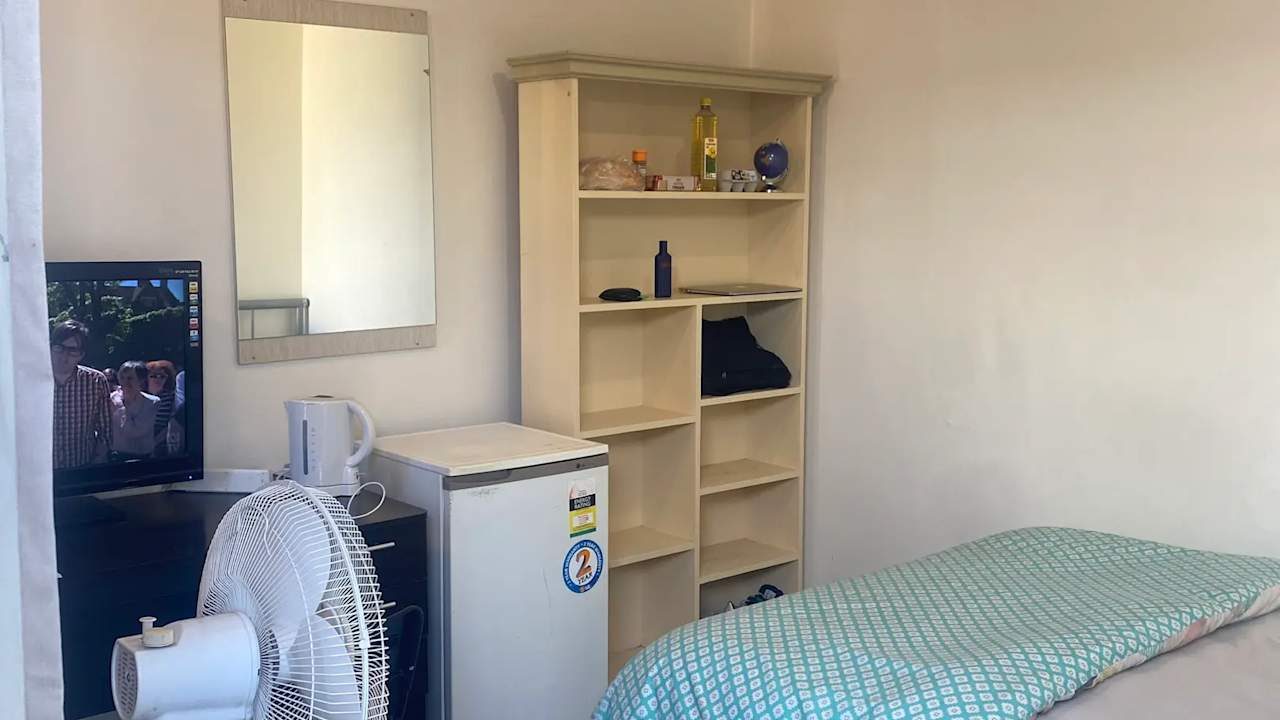 Furnished room in a share house