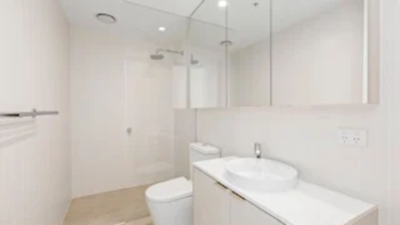 Unfurnished room with ensuite in a flatshare