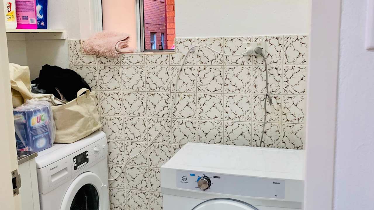 Furnished room in a flatshare