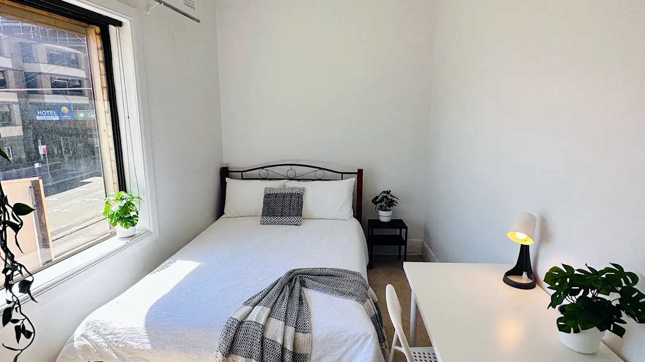 Furnished room in a flatshare