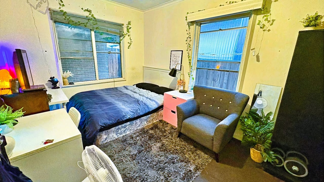 Furnished room in a flatshare