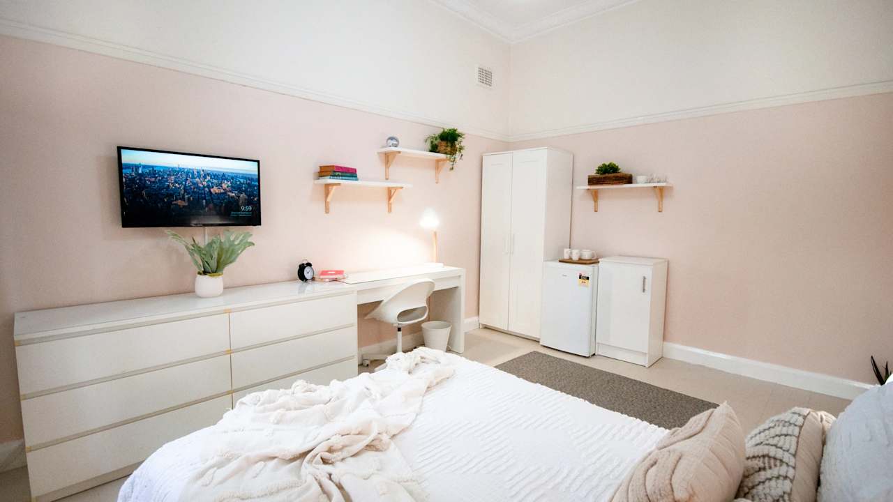 Furnished room in a share house