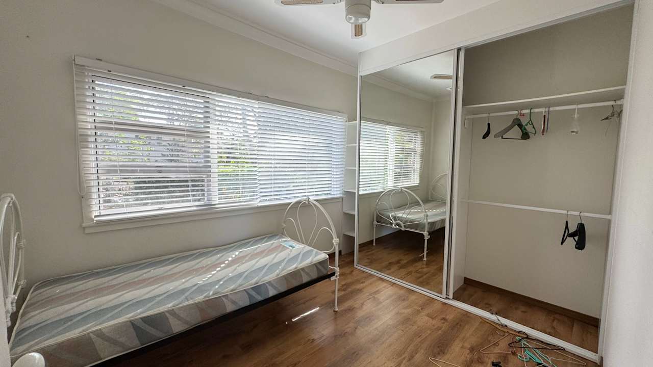 Room in a share house