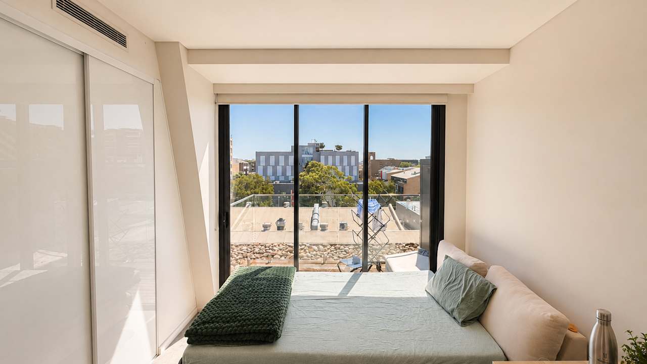 Furnished room in a flatshare