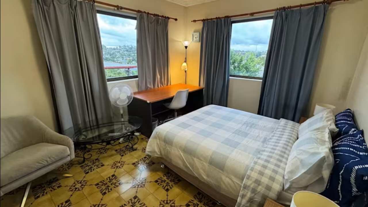 Furnished room in a share house