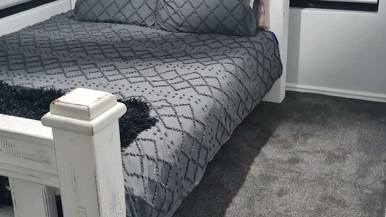 Room in a share house