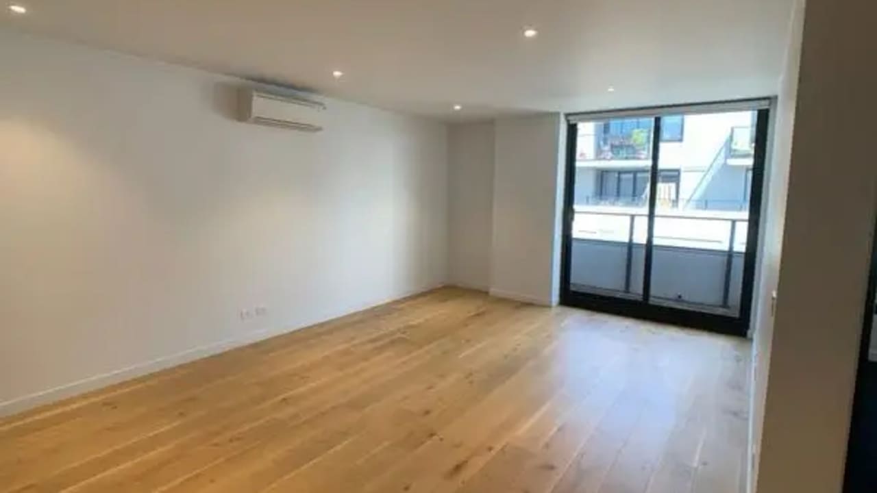 Unfurnished room in a flatshare