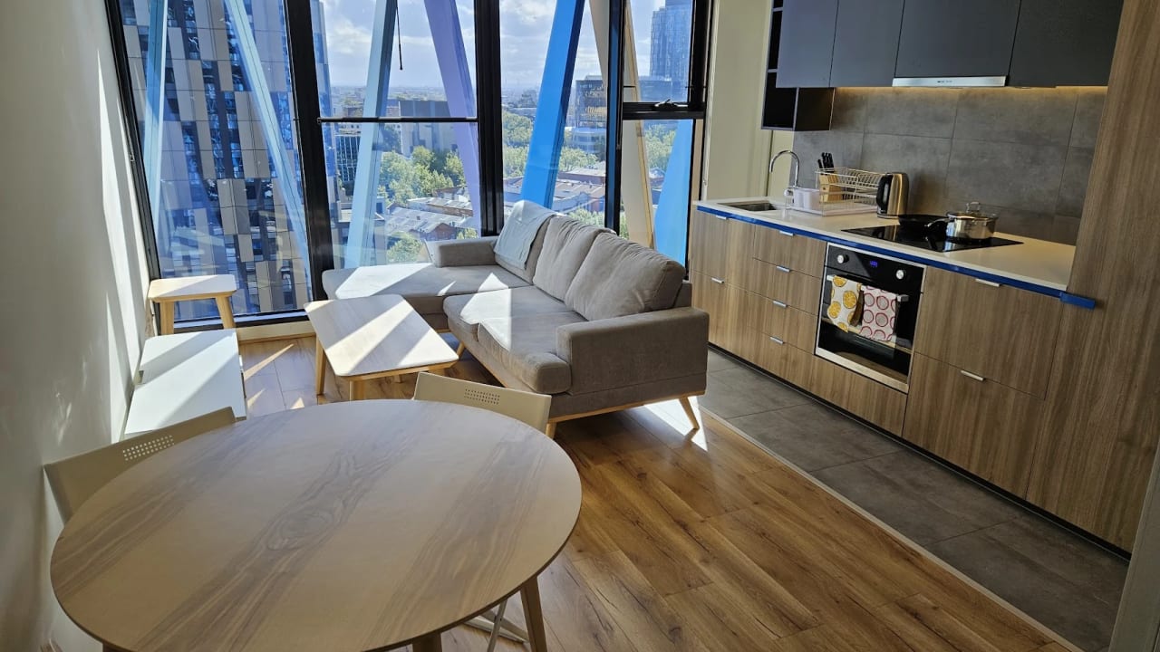 Furnished room with ensuite in a flatshare