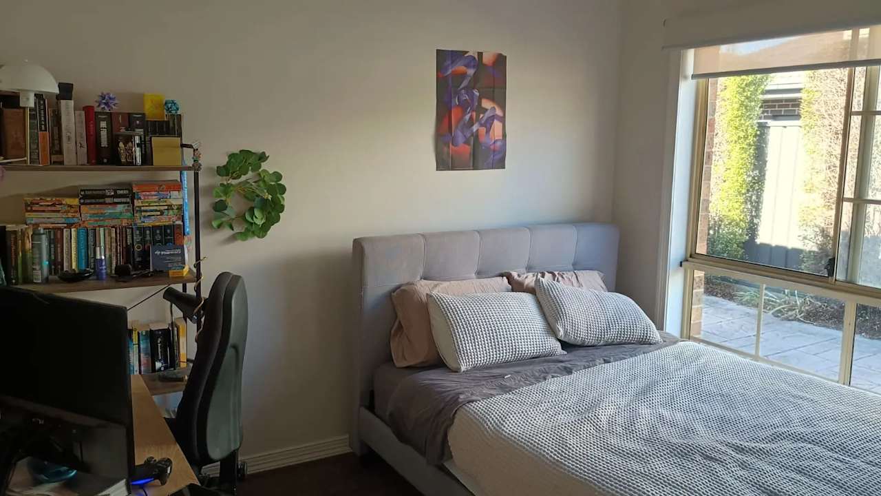 Unfurnished room in a flatshare