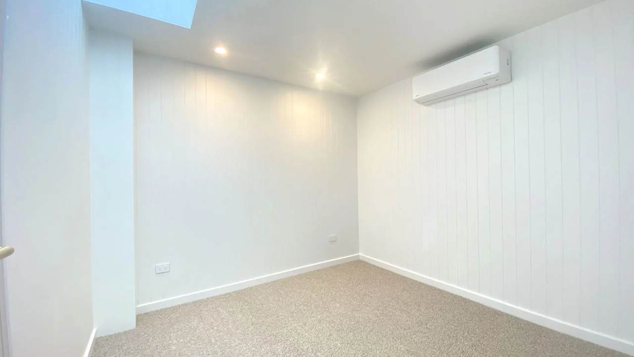 Unfurnished room in a flatshare