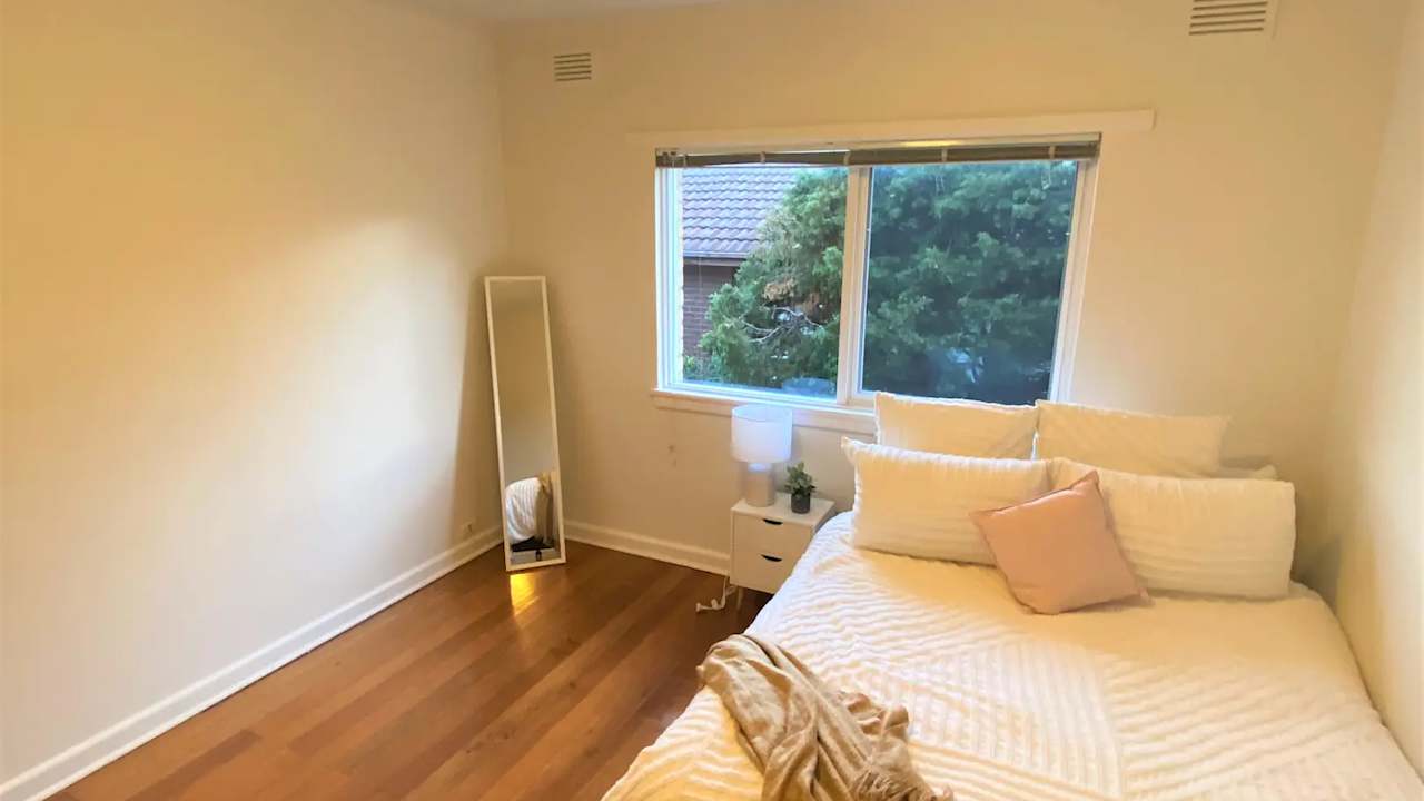 Furnished room in a flatshare