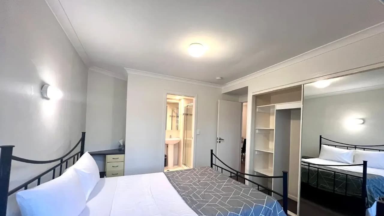 Furnished room with ensuite in a flatshare