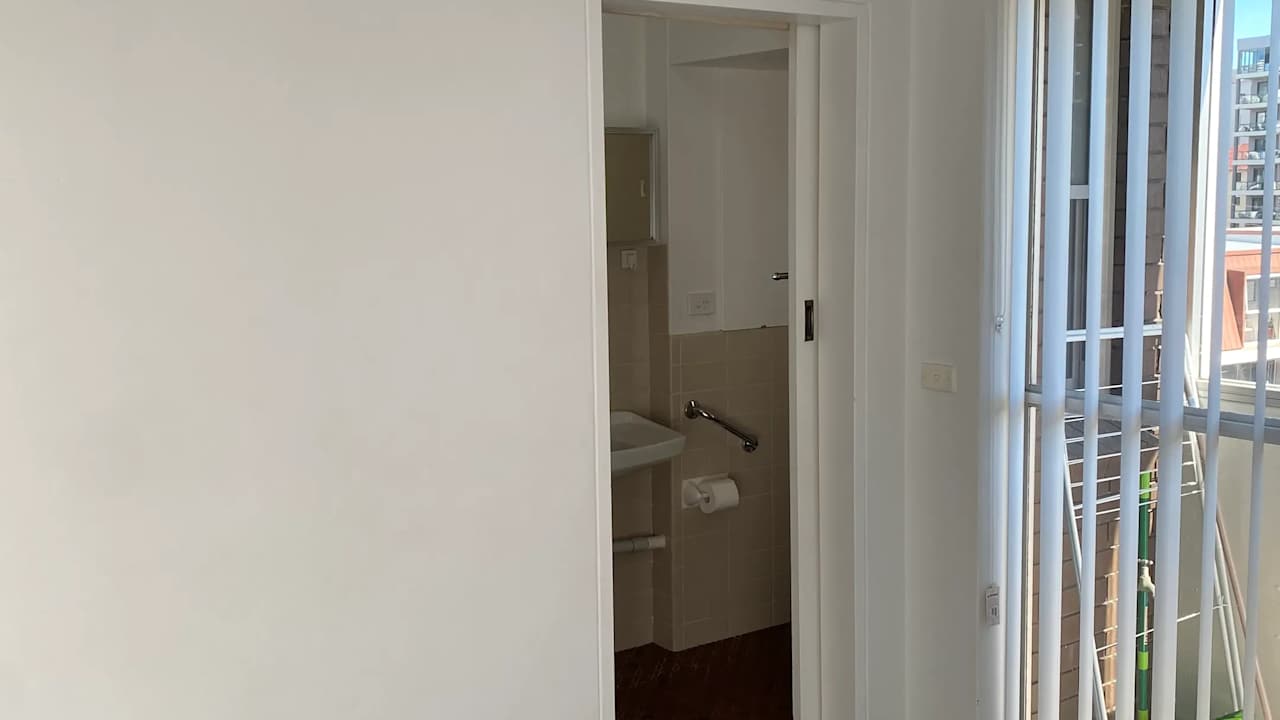 Unfurnished room with ensuite in a flatshare