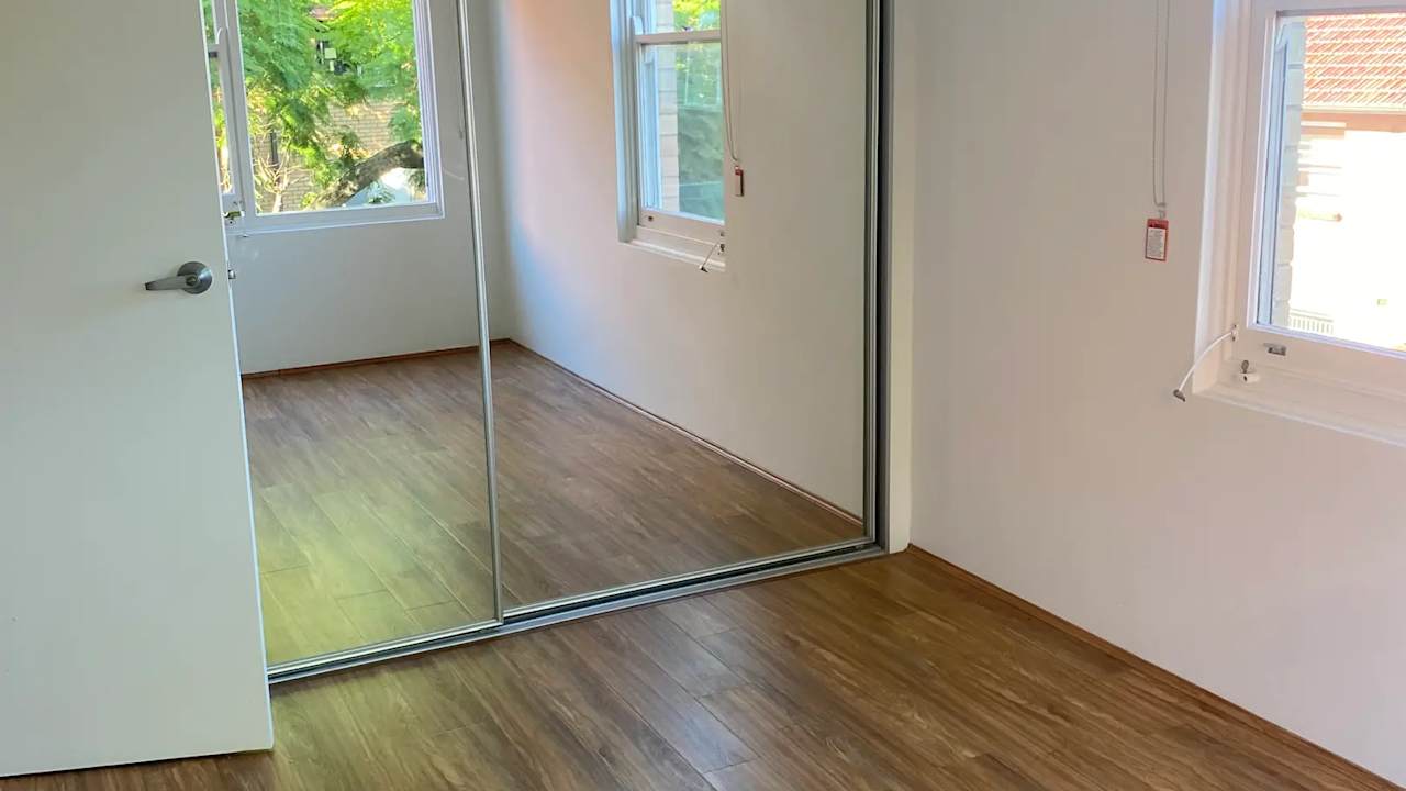 Unfurnished room in a flatshare