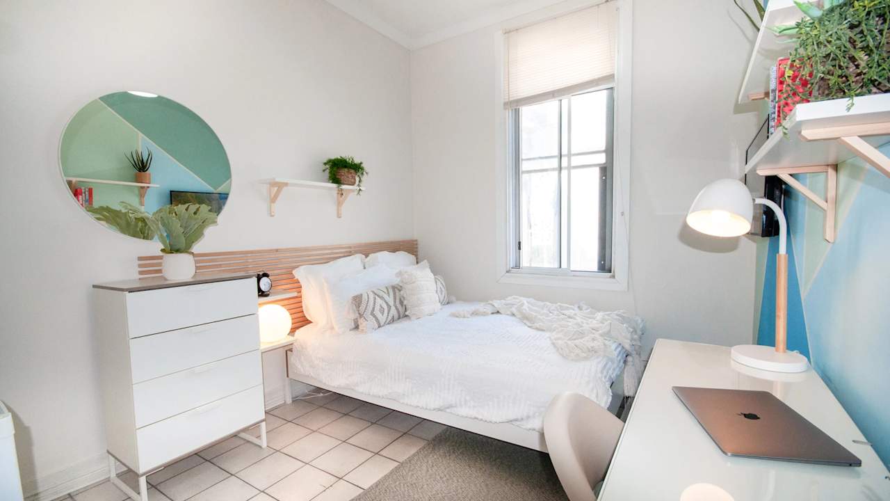 Furnished room in a share house