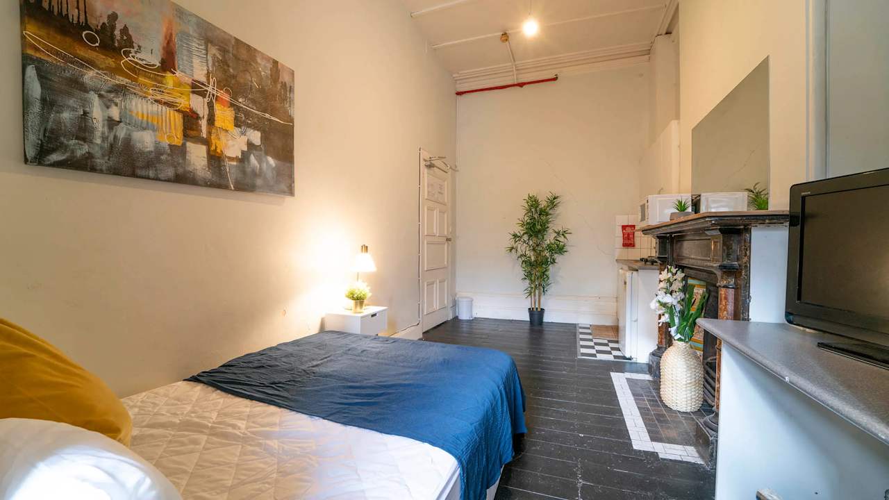 Furnished room in a share house