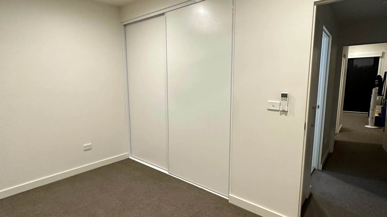 Unfurnished room with own bathroom