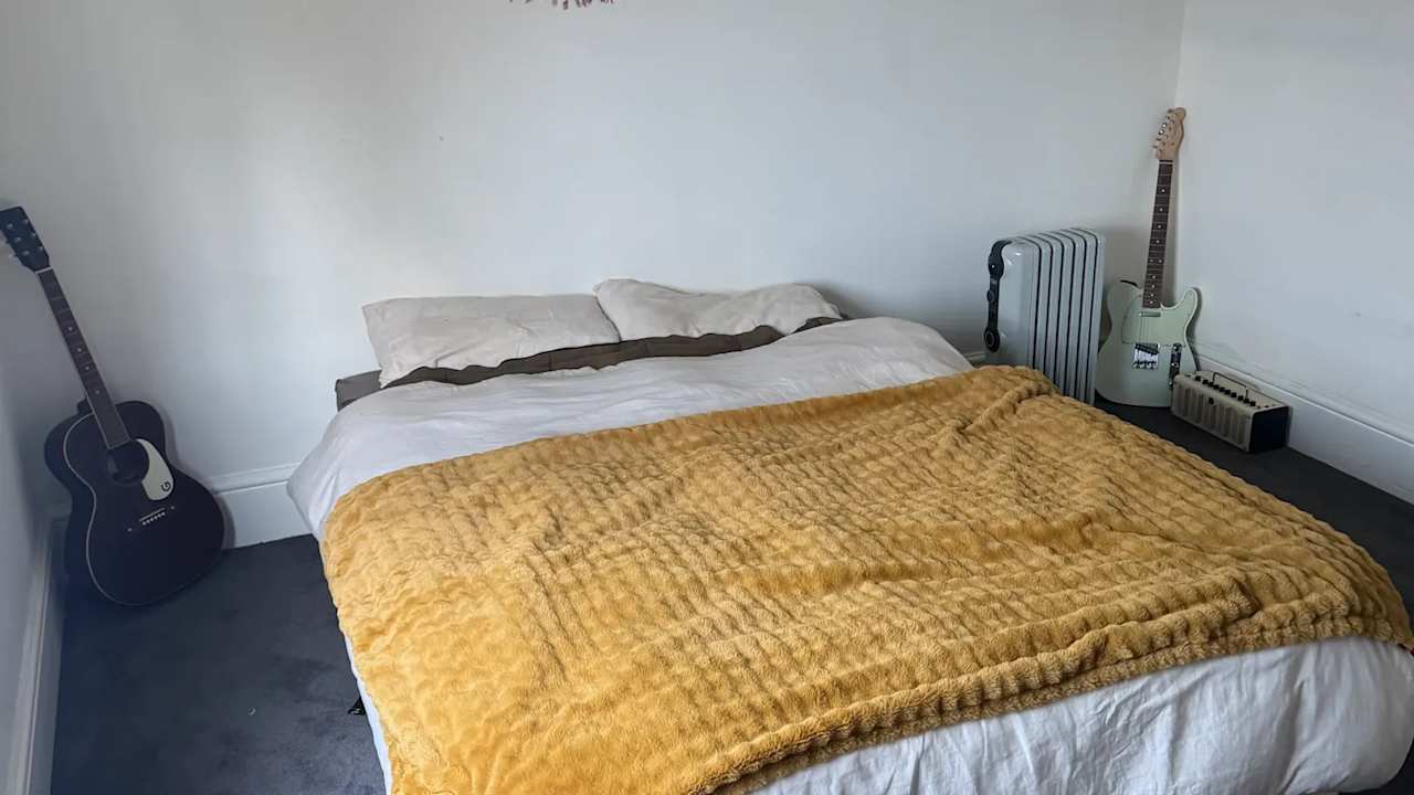 Room in a share house