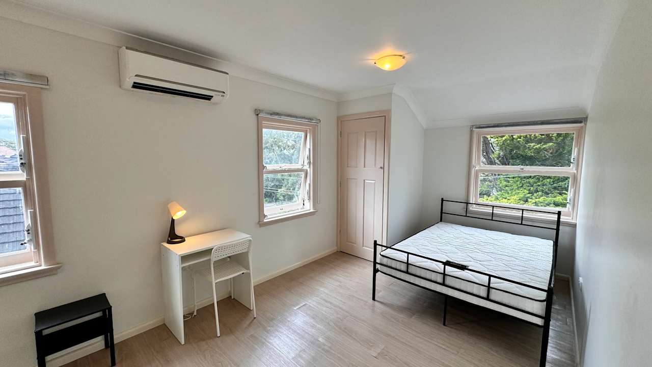 Furnished room in a flatshare