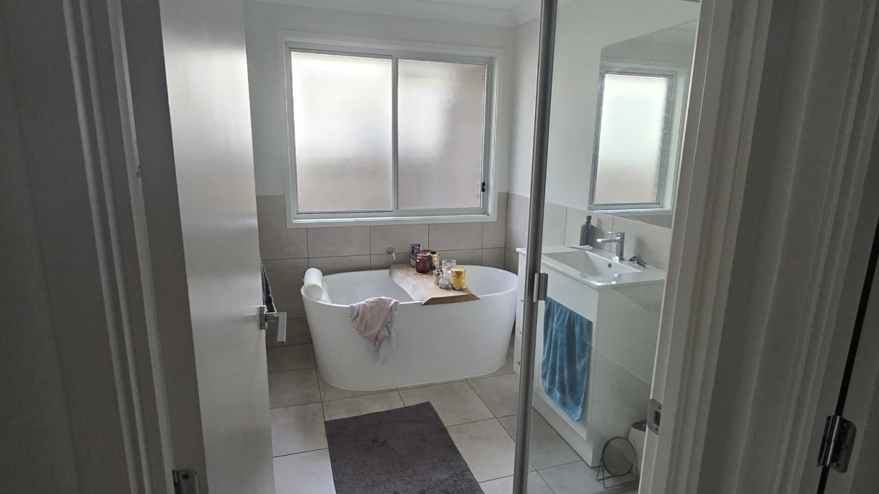 Room in a share house