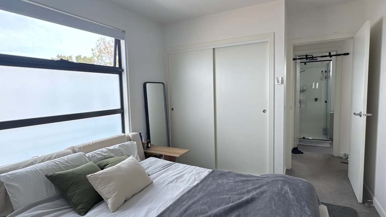 Furnished room in a share house