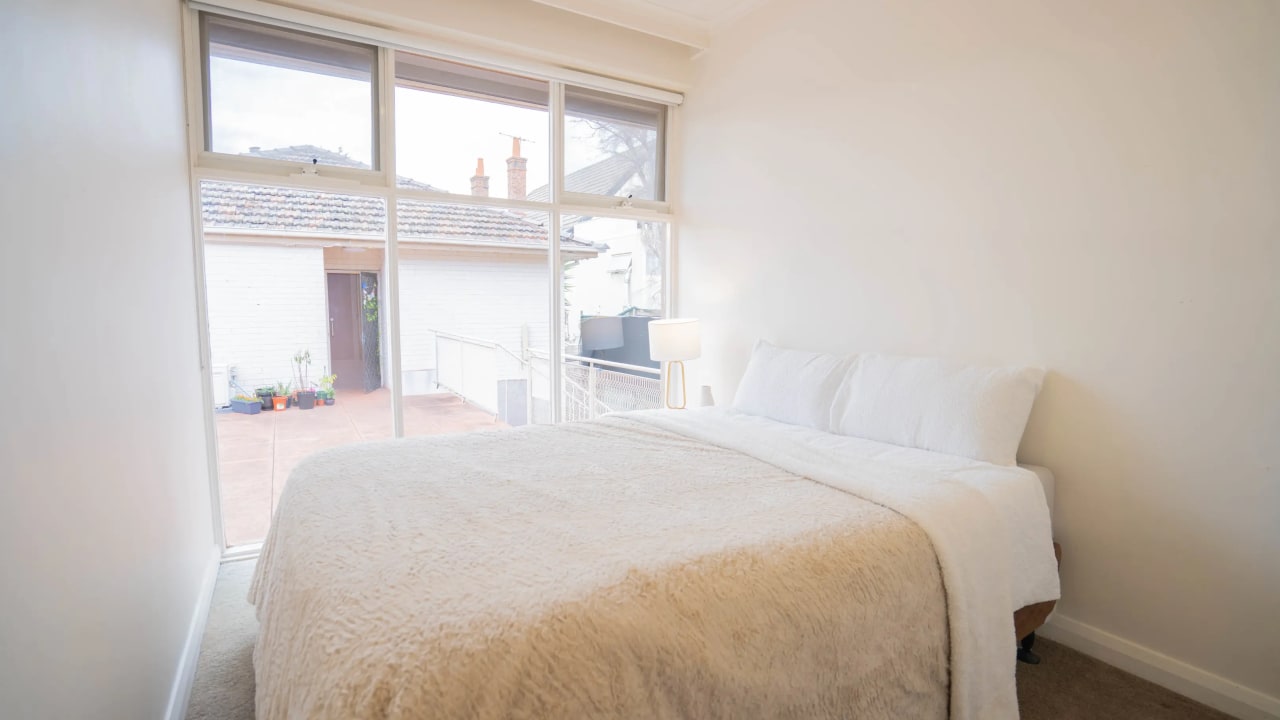 Furnished room in a flatshare