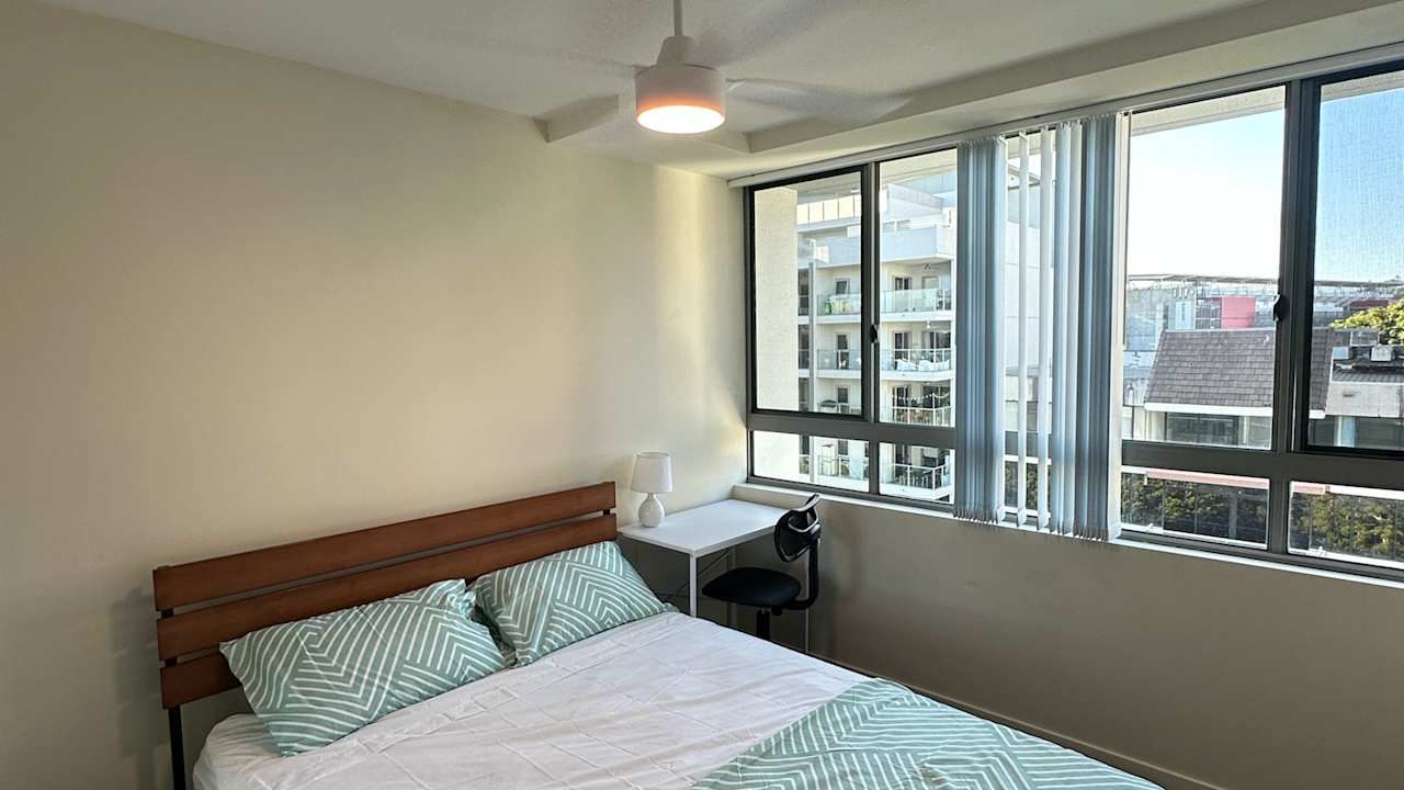 Furnished room in a flatshare