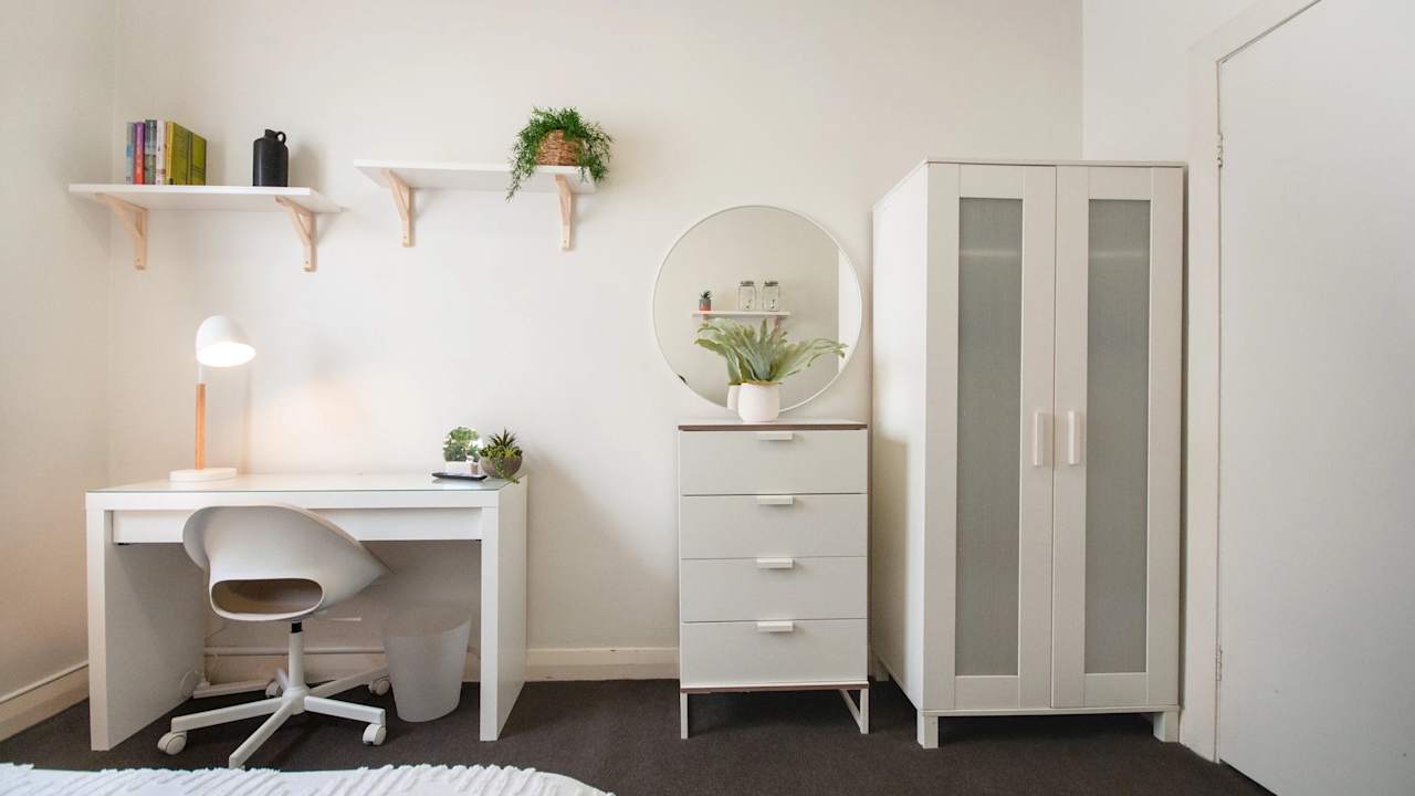 Furnished room in a share house