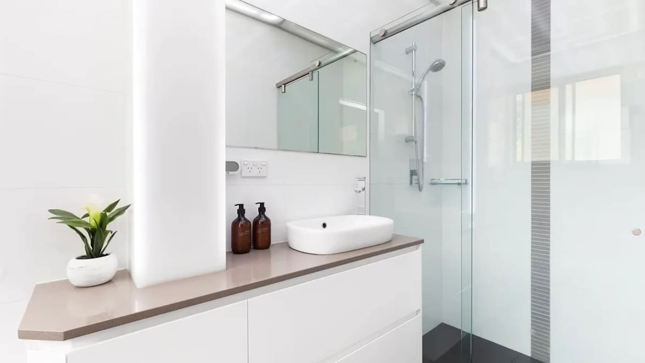 Unfurnished room with own bathroom