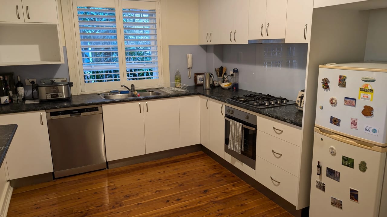 Furnished room in a flatshare