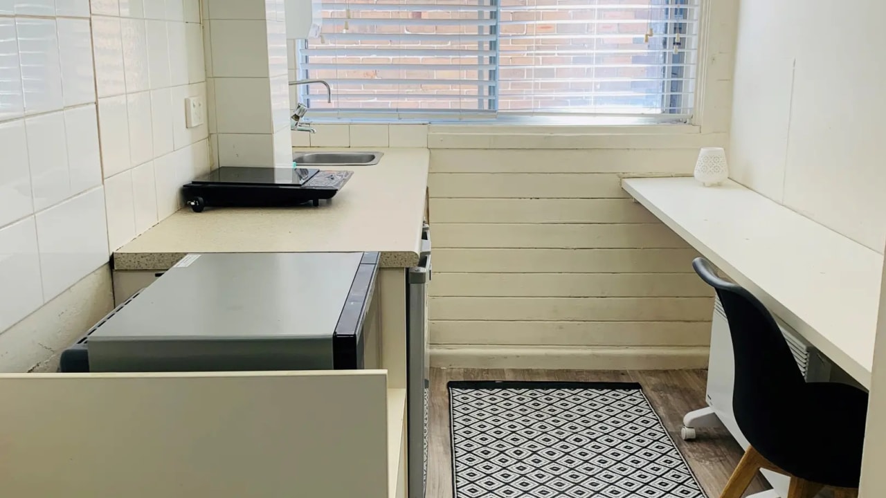 Furnished room in a flatshare