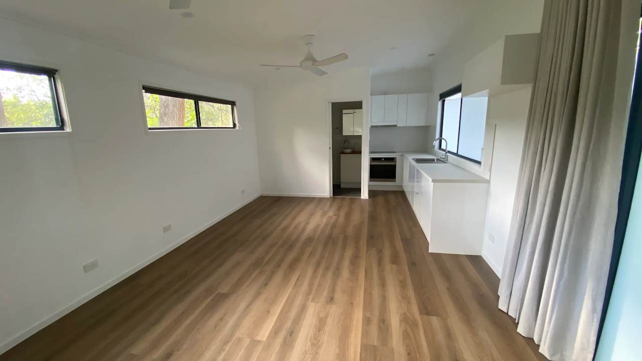 Unfurnished room studio flat for rent