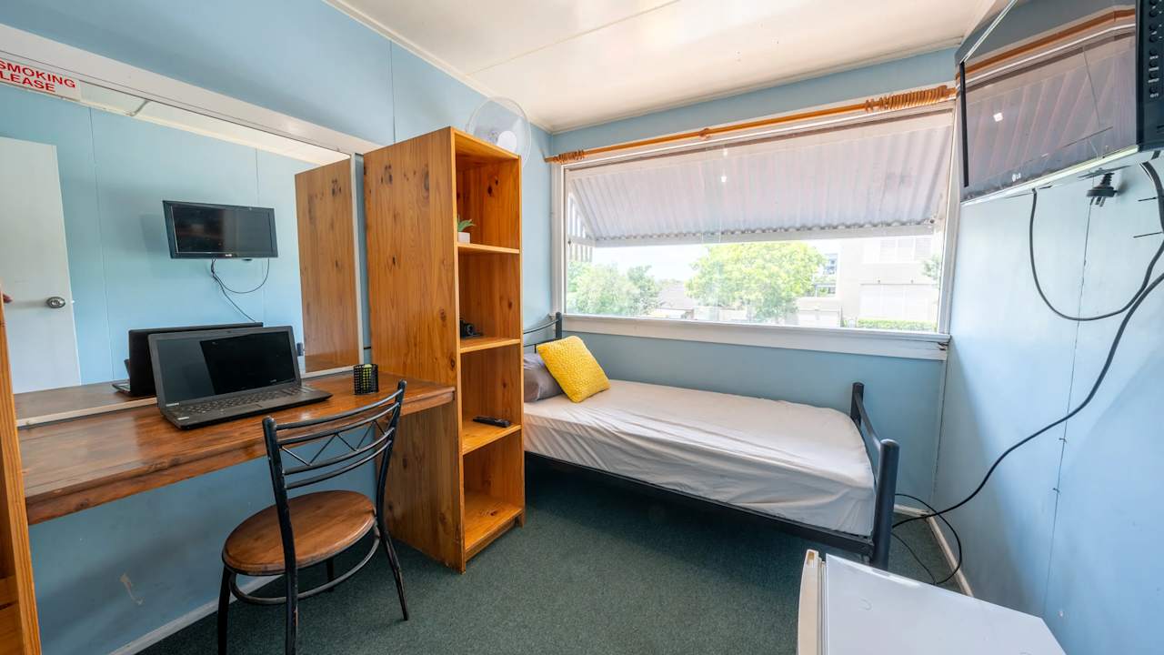 Furnished room in a flatshare