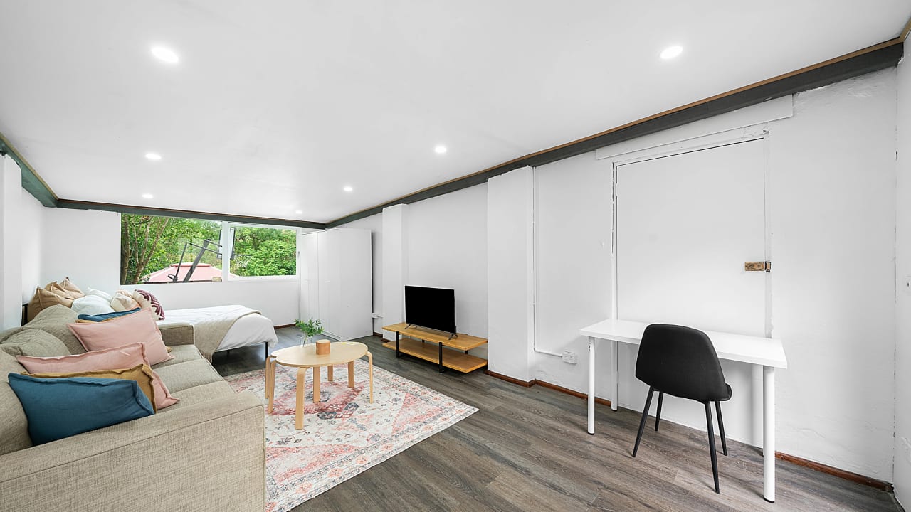Room in a share house