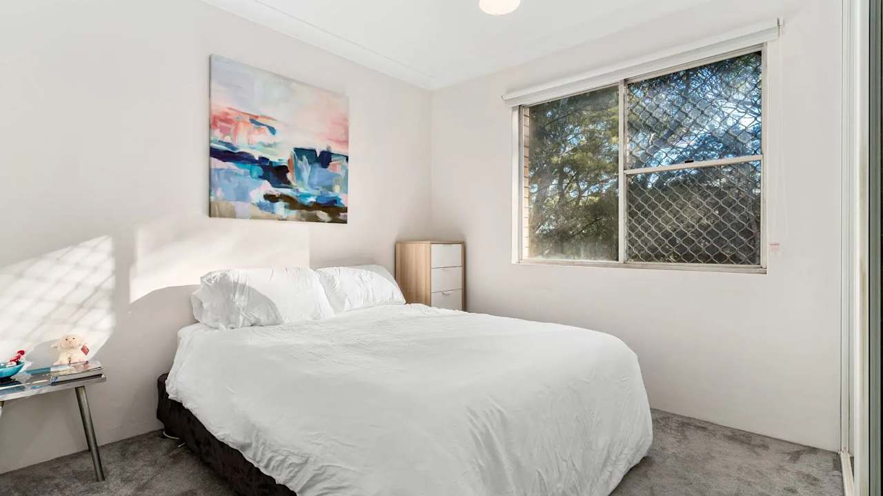 Unfurnished room in a flatshare